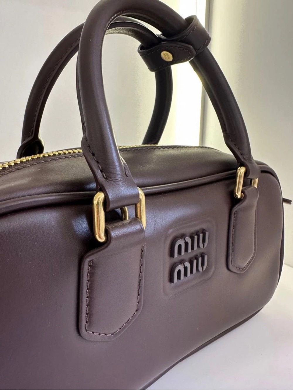 Shoulder Bags or Satchels - Handheld Top-handle